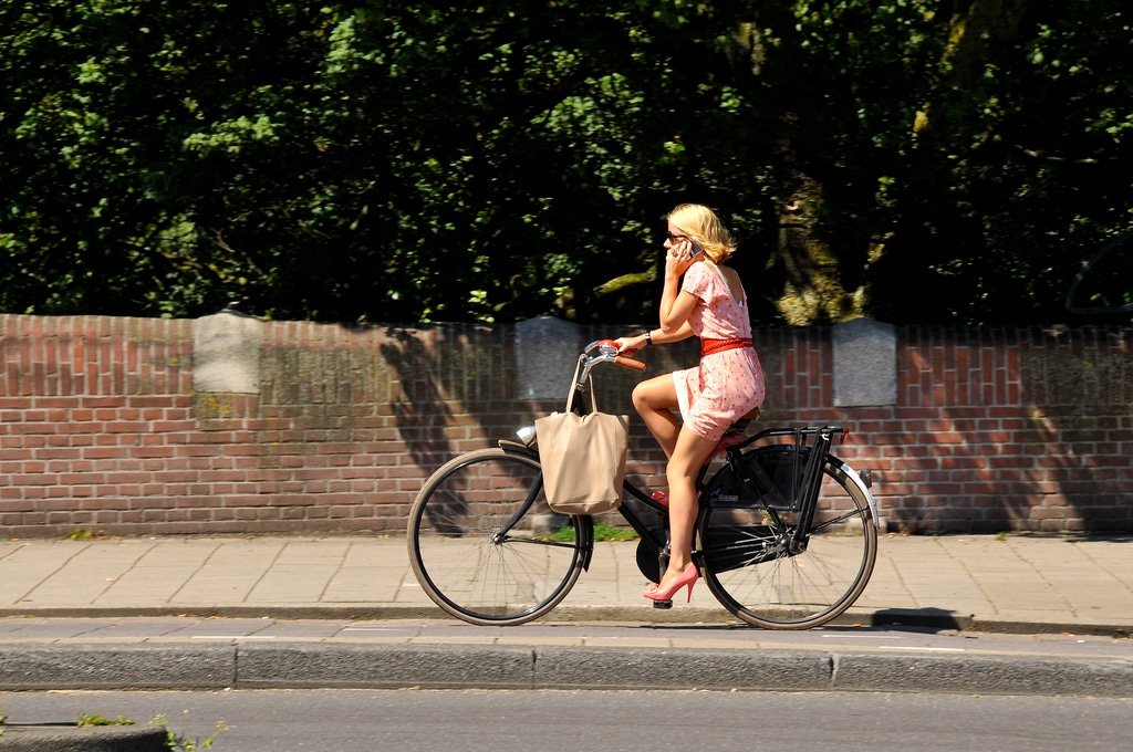 Vrouw op de fiets